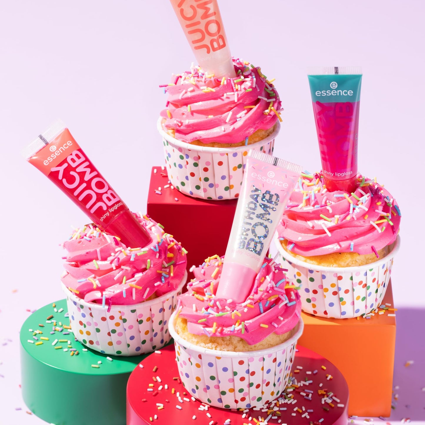 essence BIRTHDAY BOMB shiny lipgloss, Nr. 01, Transparent, natürlich, glänzend, strahlend frisch, schimmernd, vegan, ohne Parabene, ohne Mikroplastikpartikel, Nanopartikel frei, 1er Pack (10ml)